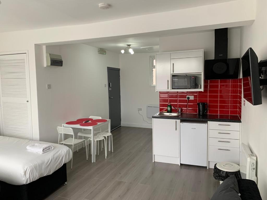 Comfortable - Cosy - Budget Studios In City Center لندن المظهر الخارجي الصورة